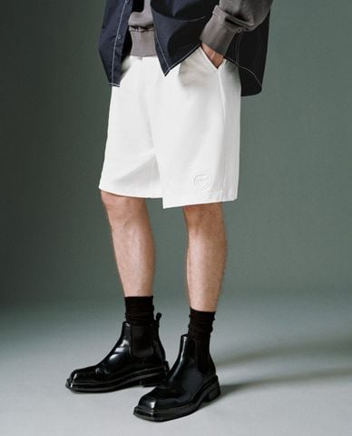  URBAN REVIVO - Quần short nam ngang gối lưng thun Vogue 