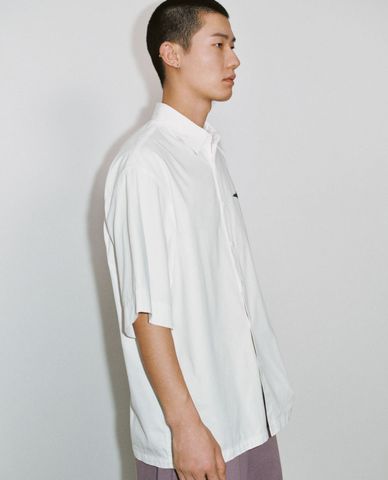  URBAN REVIVO - Áo sơ mi nam cổ bẻ tay ngắn trẻ trung 