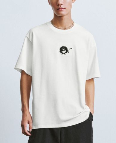  URBAN REVIVO - Áo thun nam cổ tròn tay ngắn phối hình thêu trẻ trung 