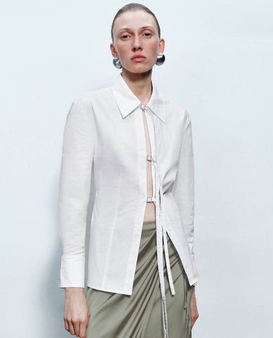  URBAN REVIVO - Áo kiểu nữ cổ bẻ tay dài Lace Up 