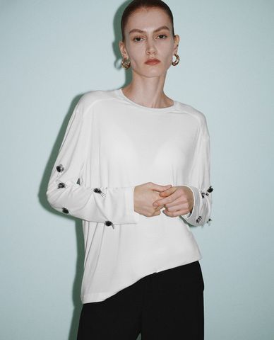  URBAN REVIVO - Áo thun nữ cổ tròn tay dài hiện đại Loose 