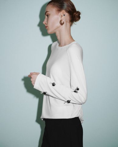  URBAN REVIVO - Áo thun nữ cổ tròn tay dài hiện đại Loose 