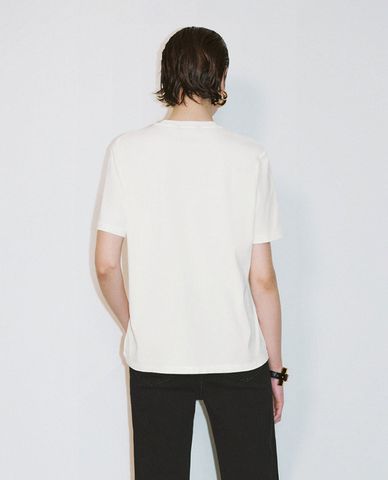  URBAN REVIVO - Áo thun nữ cổ tròn tay ngắn đính hoa 