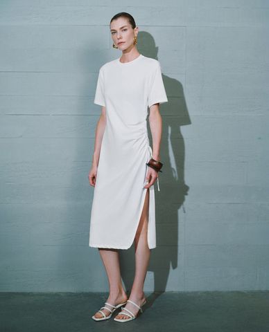  URBAN REVIVO - Đầm midi cổ tròn tay ngắn Ruched Skater 