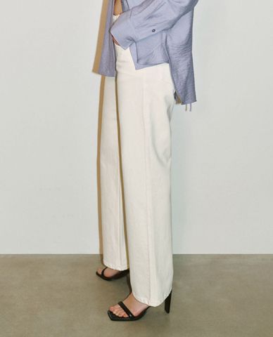  URBAN REVIVO - Quần jeans nữ ống đứng hiện đại 