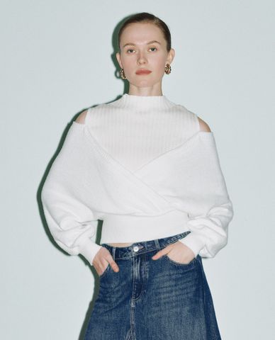  URBAN REVIVO - Áo dệt kim nữ tay dài phom ôm Cold Shoulder 