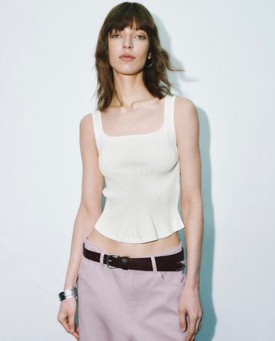  URBAN REVIVO - Áo hai dây nữ dệt kim phom ôm 