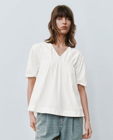  URBAN REVIVO - Áo kiểu nữ cổ V tay ngắn phối bèo nhún 