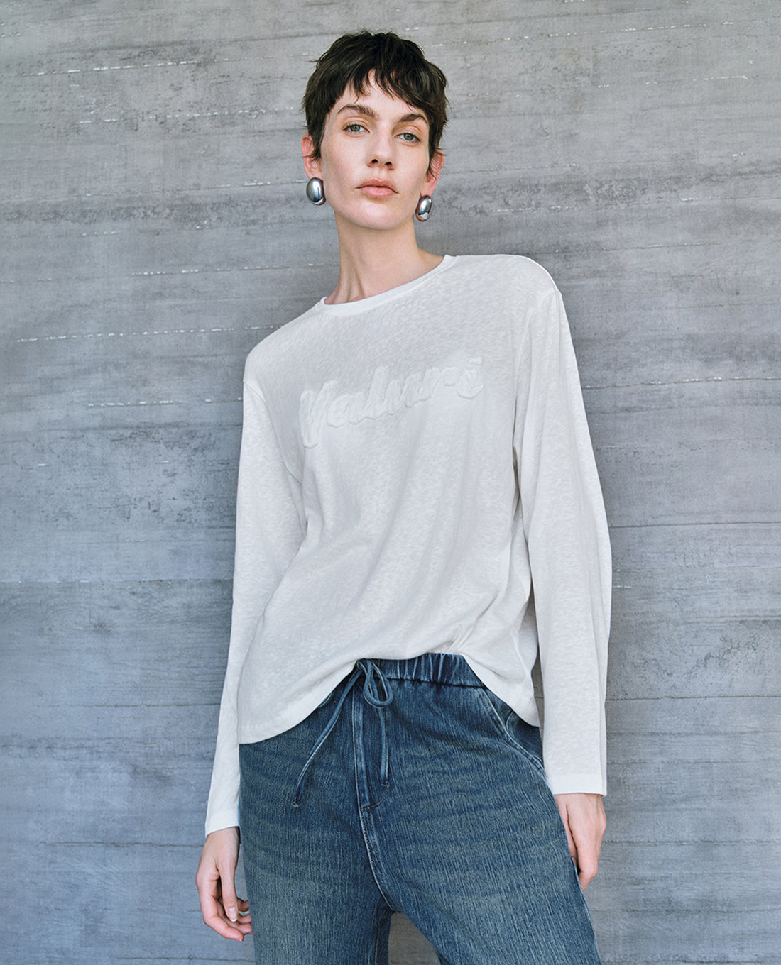 URBAN REVIVO - Áo thun nữ cổ tròn tay dài Letter Embossed