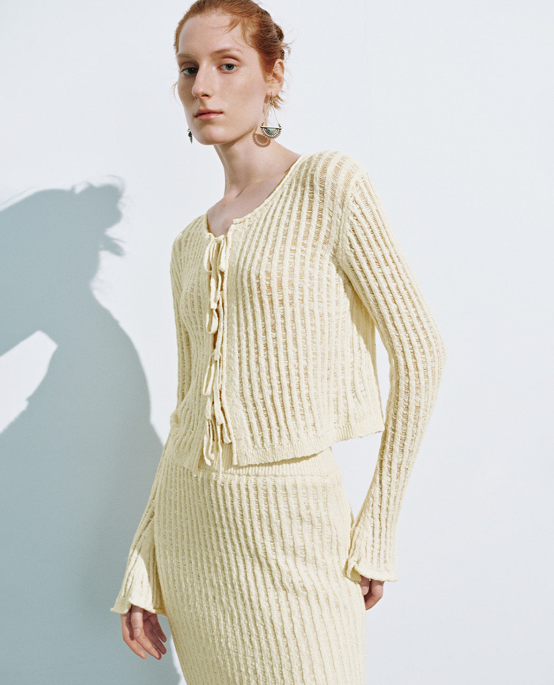 URBAN REVIVO - Áo khoác cardigan nữ cổ tròn tay dài hiện đại