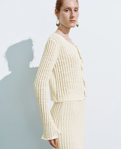  URBAN REVIVO - Áo khoác cardigan nữ cổ tròn tay dài hiện đại 