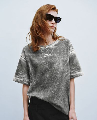  URBAN REVIVO - Áo thun nữ cổ tròn tay ngắn Printed Loose 