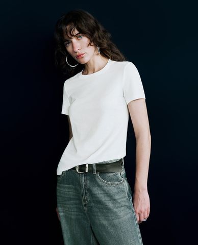  URBAN REVIVO - Áo thun nữ cổ tròn tay ngắn hiện đại 