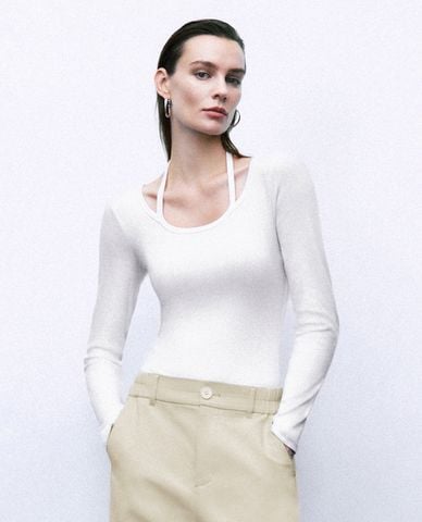  URBAN REVIVO - Áo thun nữ tay dài phom ôm quyến rũ 