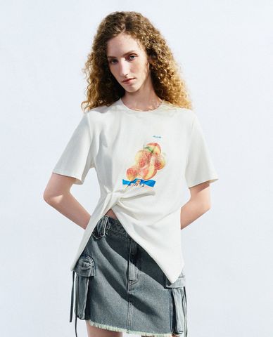  URBAN REVIVO - Áo thun nữ cổ tròn tay ngắn chiết eo 