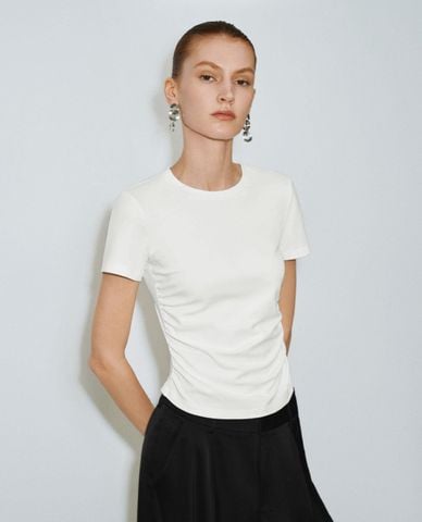  URBAN REVIVO - Áo thun nữ cổ tròn tay ngắn phom ôm Straight 