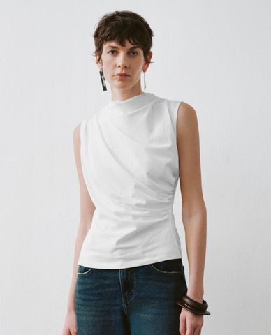  URBAN REVIVO - Áo kiểu nữ cổ cao sát nách phom ôm tôn dáng 