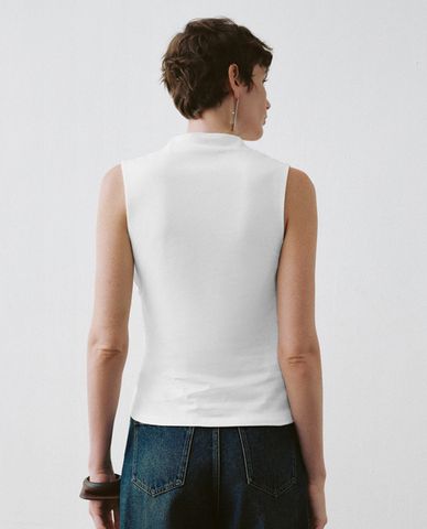  URBAN REVIVO - Áo kiểu nữ cổ cao sát nách phom ôm tôn dáng 