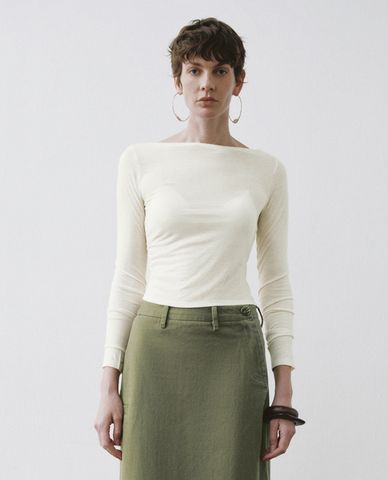  URBAN REVIVO - Áo kiểu nữ cổ thuyền tay dài phom ôm 