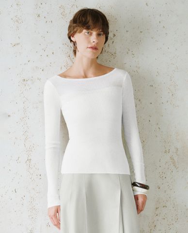  URBAN REVIVO - Áo dệt kim nữ cổ thuyền tay dài phom ôm tôn dáng 