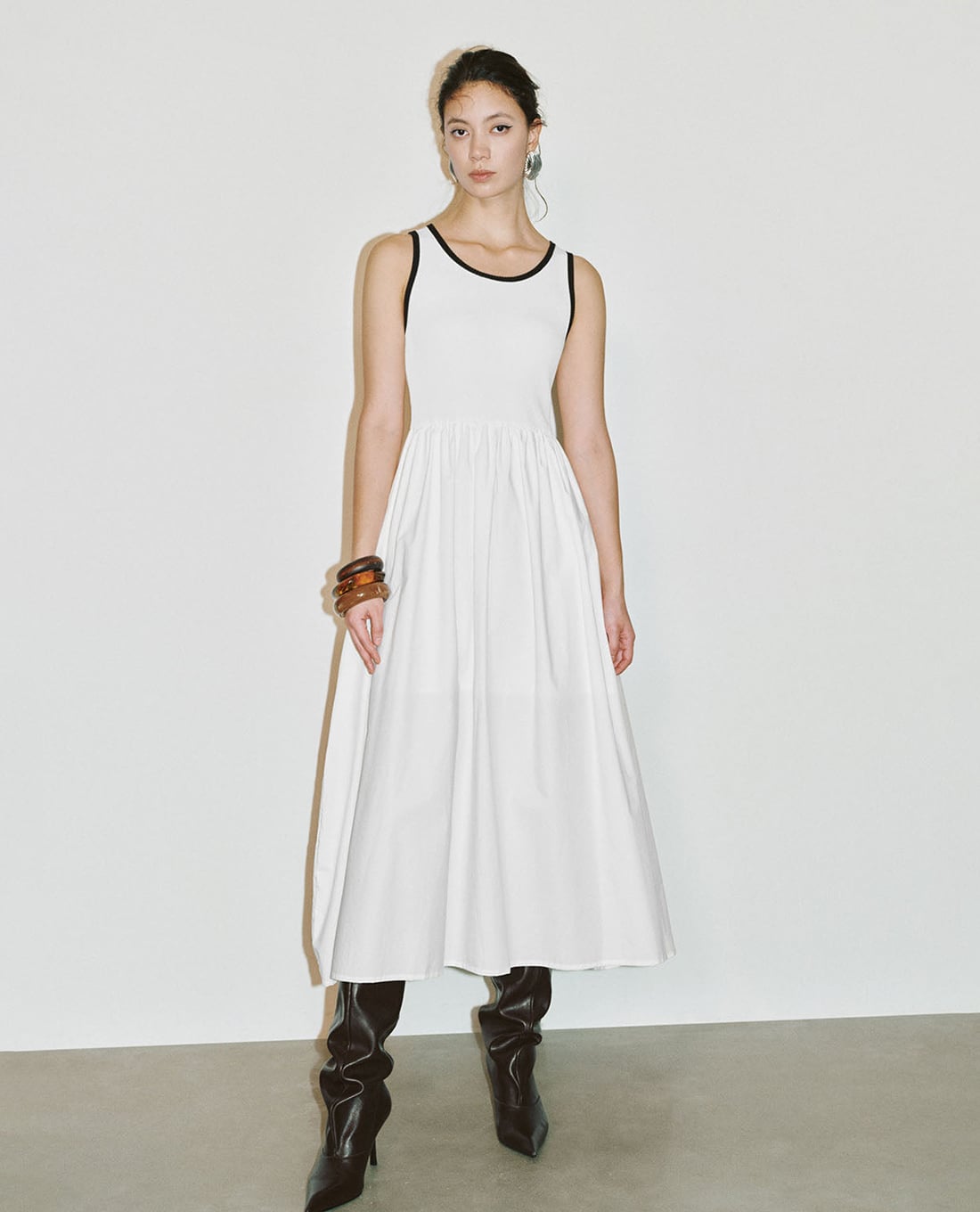 URBAN REVIVO - Đầm sát nách phom midi thời trang