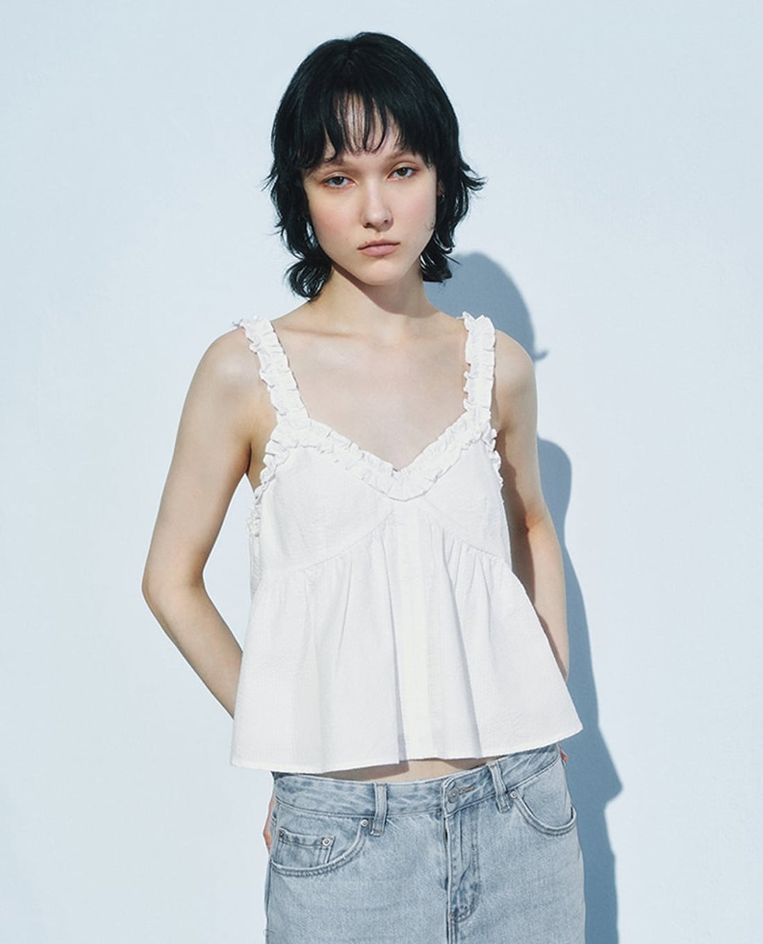 URBAN REVIVO - Áo hai dây nữ cổ V Lace Ruffle