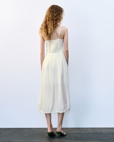  URBAN REVIVO - Đầm hai dây cổ V xếp li trang nhã 