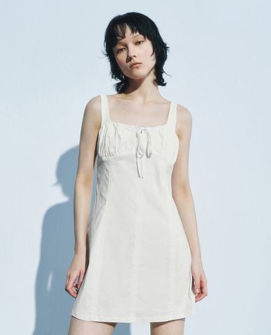  URBAN REVIVO - Đầm hai dây mini phối bèo Bustier 