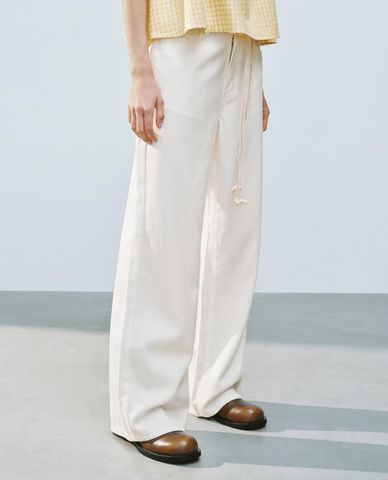  URBAN REVIVO - Quần jeans nữ ống rộng phối dây ngọc trai 