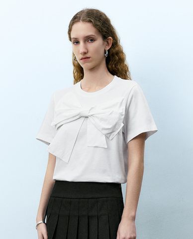  URBAN REVIVO - Áo thun nữ cổ tròn tay ngắn phối nơ Bow Décor 