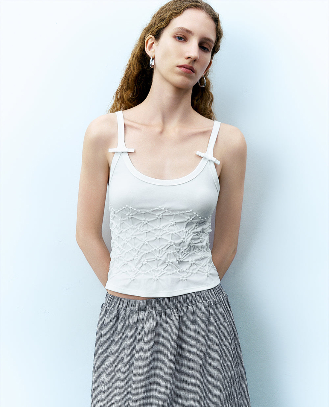 URBAN REVIVO - Áo hai dây nữ phom ôm đính nơ thời trang