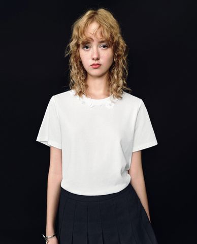  URBAN REVIVO - Áo thun nữ cổ tròn tay ngắn Straight 