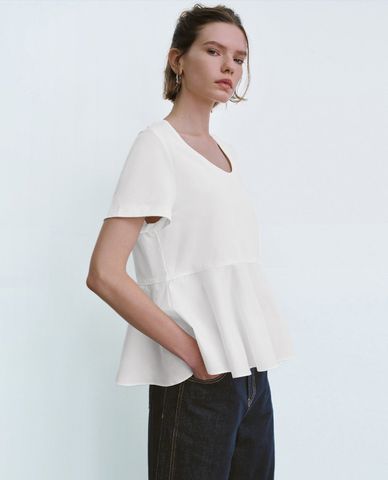  URBAN REVIVO - Áo kiểu nữ cổ tròn tay ngắn dáng xòe 