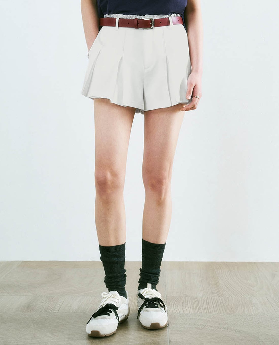 URBAN REVIVO - Quần short ổng rộng nữ phối ren
