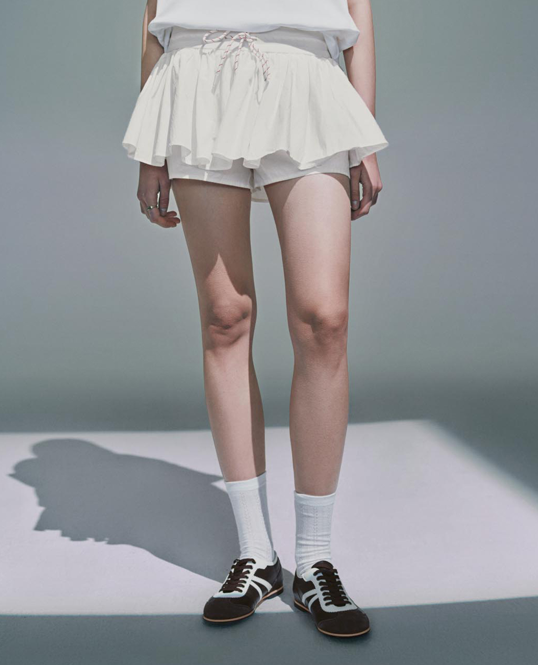 URBAN REVIVO - Quần short giả váy nữ phối dây rút