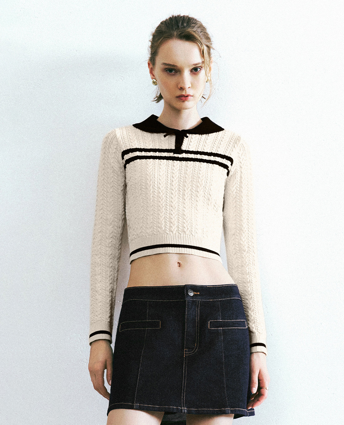 URBAN REVIVO - Áo dệt kim nữ tay dài phom croptop Bow Décor