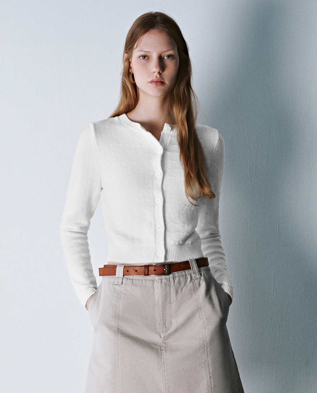 URBAN REVIVO - Áo khoác cardigan nữ cổ tròn tay dài hiện đại