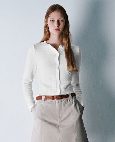  URBAN REVIVO - Áo khoác cardigan nữ cổ tròn tay dài hiện đại 