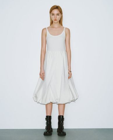  URBAN REVIVO - Đầm sát nách midi cổ chữ U hiện đại Cami 