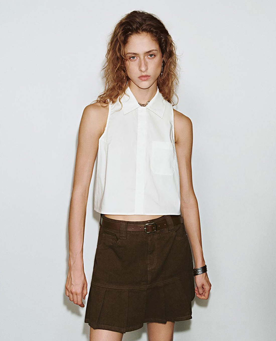 URBAN REVIVO - Áo sát nách nữ cổ bẻ phom croptop