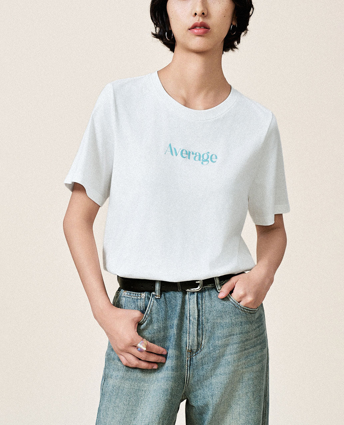 URBAN REVIVO - Áo thun nữ cổ tròn tay ngắn in chữ