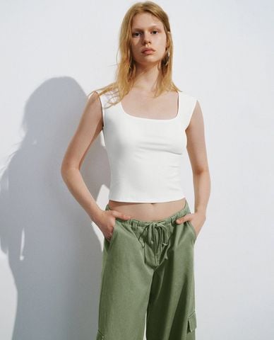  URBAN REVIVO - Áo sát nách nữ cổ vuông hiện đại 