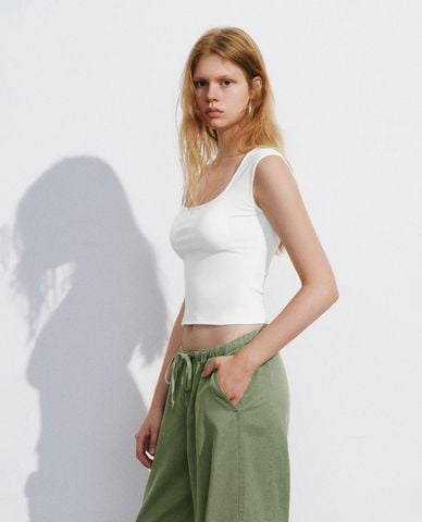  URBAN REVIVO - Áo sát nách nữ cổ vuông hiện đại 