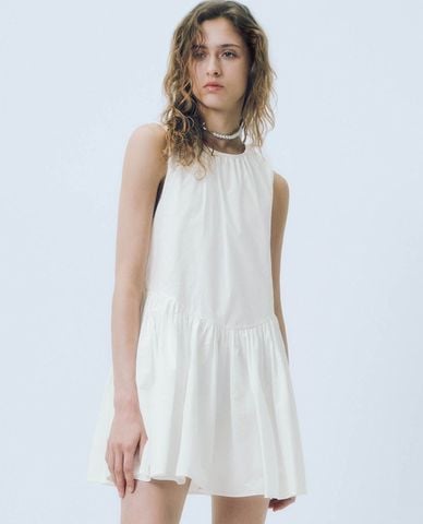  URBAN REVIVO - Đầm sát nách mini cổ tròn hiện đại 