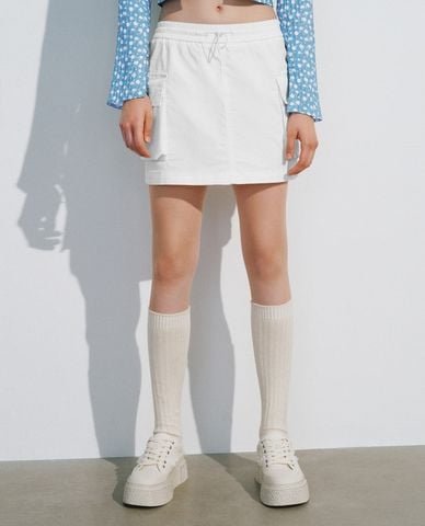  URBAN REVIVO - Chân váy chữ A mini lưng thun Straight 