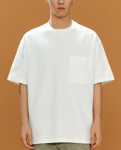  URBAN REVIVO - Áo thun nam cổ tròn tay ngắn phối túi 