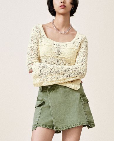  URBAN REVIVO - Áo dệt kim nữ cổ vuông tay dài 