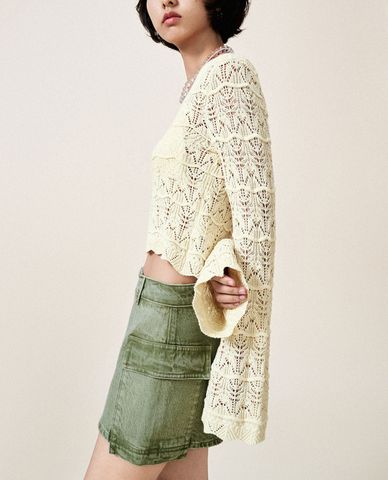  URBAN REVIVO - Áo dệt kim nữ cổ vuông tay dài 