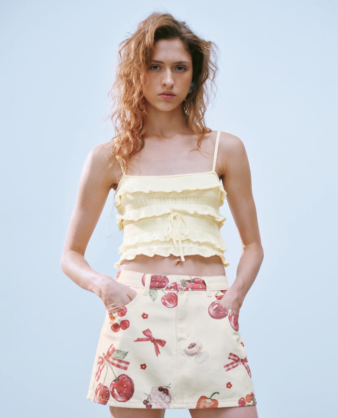 URBAN REVIVO - Áo hai dây nữ xếp tầng phối bèo