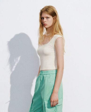  URBAN REVIVO - Áo sát nách nữ cổ vuông hiện đại 